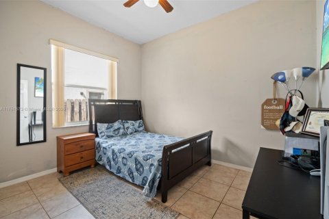 Купить виллу или дом в Пемброк-Пайнс, Флорида 5 спален, 266.72м2, № 1977610 - фото 25