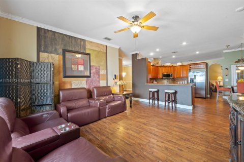 Купить виллу или дом в Пемброк-Пайнс, Флорида 5 спален, 266.72м2, № 1977610 - фото 13