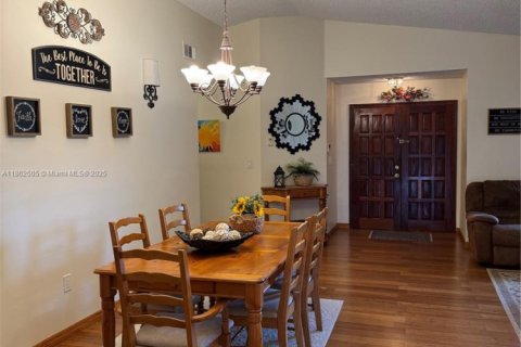 Casa en venta en Miami, Florida, 3 dormitorios, 161 m2 № 1890875 - foto 9