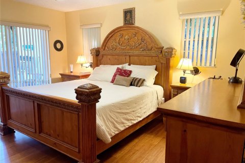 Casa en venta en Miami, Florida, 3 dormitorios, 161 m2 № 1890875 - foto 10