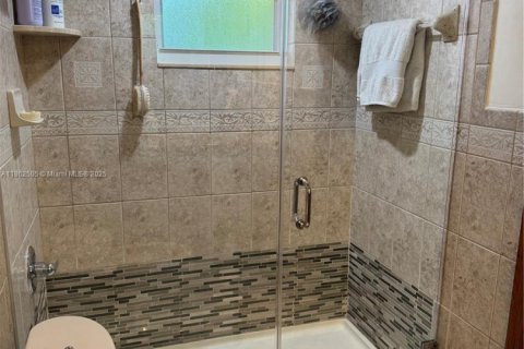 Casa en venta en Miami, Florida, 3 dormitorios, 161 m2 № 1890875 - foto 16