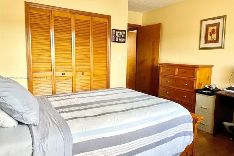 Casa en venta en Miami, Florida, 3 dormitorios, 161 m2 № 1890875 - foto 18