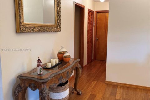 Casa en venta en Miami, Florida, 3 dormitorios, 161 m2 № 1890875 - foto 24