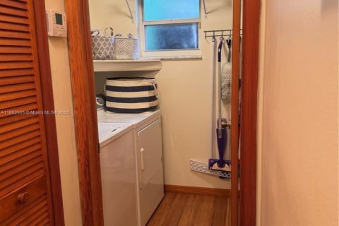 Casa en venta en Miami, Florida, 3 dormitorios, 161 m2 № 1890875 - foto 25