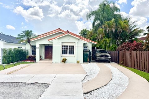 Casa en venta en Miami, Florida, 3 dormitorios, 161 m2 № 1890875 - foto 2