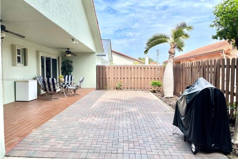 Casa en venta en Miami, Florida, 3 dormitorios, 161 m2 № 1890875 - foto 27