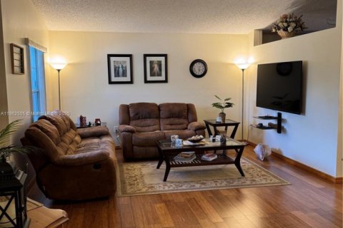 Casa en venta en Miami, Florida, 3 dormitorios, 161 m2 № 1890875 - foto 7