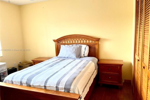 Casa en venta en Miami, Florida, 3 dormitorios, 161 m2 № 1890875 - foto 19