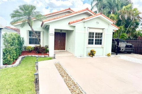 Casa en venta en Miami, Florida, 3 dormitorios, 161 m2 № 1890875 - foto 1