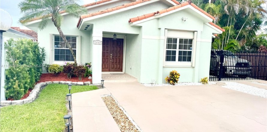 Casa en Miami, Florida 3 dormitorios, 161 m2 № 1890875