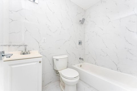 Villa ou maison à louer à Miami, Floride: 4 chambres, 185.62 m2 № 1986255 - photo 8
