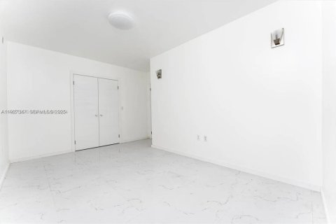 Villa ou maison à louer à Miami, Floride: 4 chambres, 185.62 m2 № 1986255 - photo 7