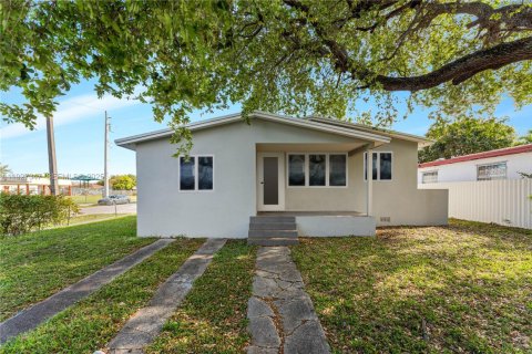 Villa ou maison à louer à Miami, Floride: 4 chambres, 185.62 m2 № 1986255 - photo 3