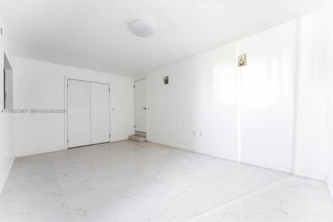 Villa ou maison à louer à Miami, Floride: 4 chambres, 185.62 m2 № 1986255 - photo 6