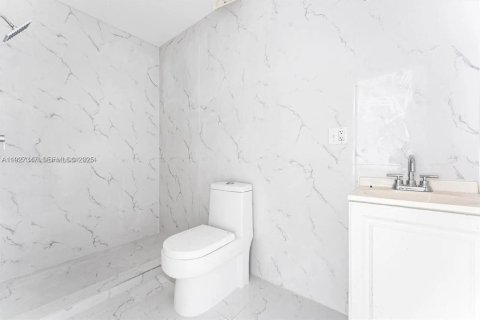 Villa ou maison à louer à Miami, Floride: 4 chambres, 185.62 m2 № 1986255 - photo 9