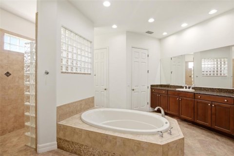 Villa ou maison à vendre à Sarasota, Floride: 4 chambres, 439.71 m2 № 2123931 - photo 28