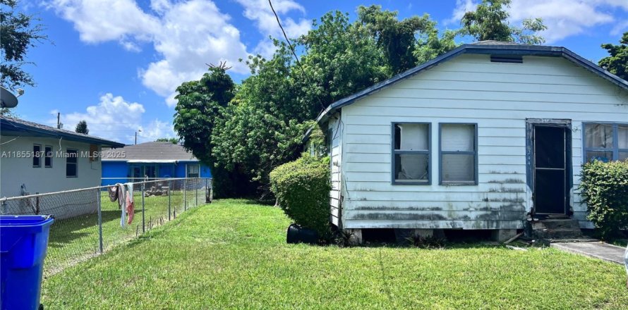 House in Miami, Florida 3 bedrooms, 80.27 sq.m. № 1877833