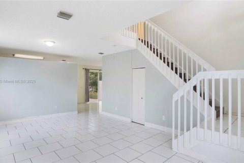 Купить виллу или дом в Пемброк-Пайнс, Флорида 3 спальни, 165.74м2, № 1921478 - фото 7