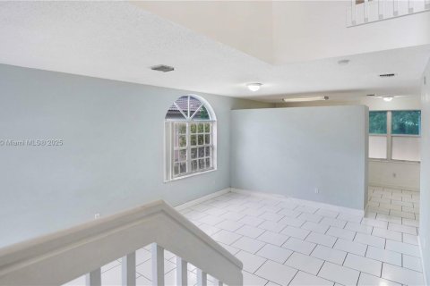 Купить виллу или дом в Пемброк-Пайнс, Флорида 3 спальни, 165.74м2, № 1921478 - фото 6