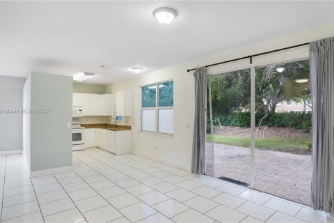 Купить виллу или дом в Пемброк-Пайнс, Флорида 3 спальни, 165.74м2, № 1921478 - фото 11