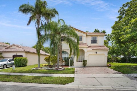 Купить виллу или дом в Пемброк-Пайнс, Флорида 3 спальни, 165.74м2, № 1921478 - фото 2