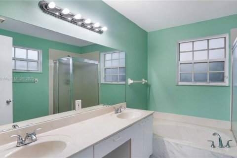 Купить виллу или дом в Пемброк-Пайнс, Флорида 3 спальни, 165.74м2, № 1921478 - фото 26