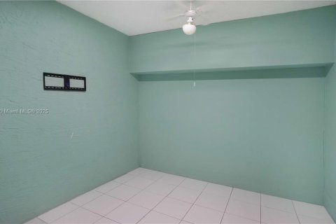 Купить виллу или дом в Пемброк-Пайнс, Флорида 3 спальни, 165.74м2, № 1921478 - фото 17