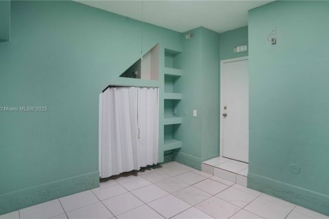 Купить виллу или дом в Пемброк-Пайнс, Флорида 3 спальни, 165.74м2, № 1921478 - фото 19