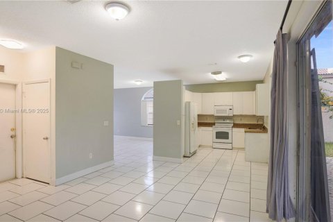 Купить виллу или дом в Пемброк-Пайнс, Флорида 3 спальни, 165.74м2, № 1921478 - фото 12