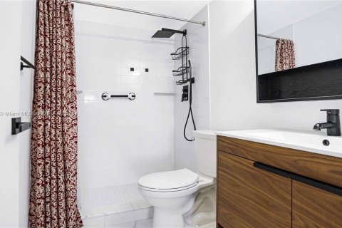 Condo in Miami Beach, Florida, 2 bedrooms  № 1973531 - photo 13
