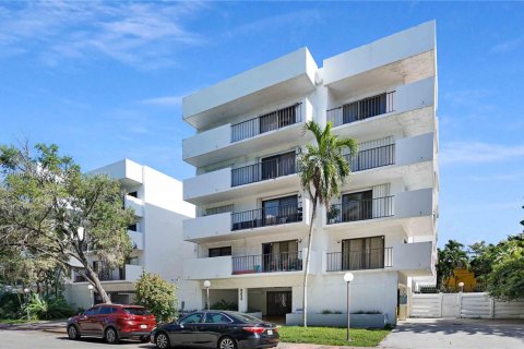 Condo in Miami Beach, Florida, 2 bedrooms  № 1973531 - photo 21