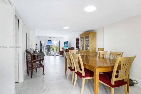 Condo in Miami Beach, Florida, 2 bedrooms  № 1973531 - photo 8