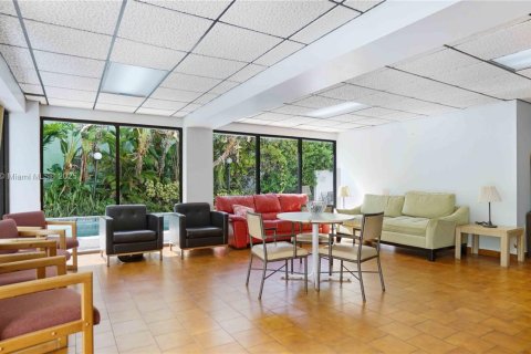 Condo in Miami Beach, Florida, 2 bedrooms  № 1973531 - photo 26