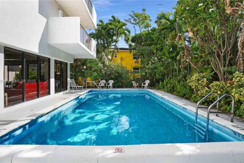 Condo in Miami Beach, Florida, 2 bedrooms  № 1973531 - photo 22