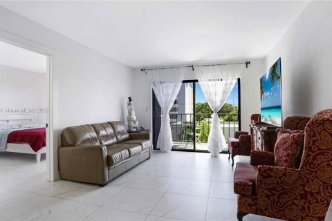 Condo in Miami Beach, Florida, 2 bedrooms  № 1973531 - photo 9
