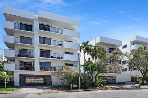 Condo in Miami Beach, Florida, 2 bedrooms  № 1973531 - photo 20
