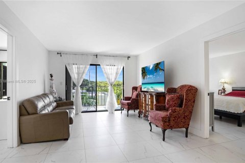 Condo in Miami Beach, Florida, 2 bedrooms  № 1973531 - photo 10