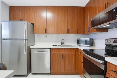 Condo in Miami Beach, Florida, 2 bedrooms  № 1973531 - photo 4