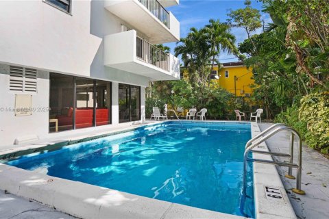 Condo in Miami Beach, Florida, 2 bedrooms  № 1973531 - photo 29