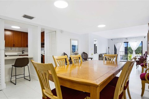 Condo in Miami Beach, Florida, 2 bedrooms  № 1973531 - photo 7