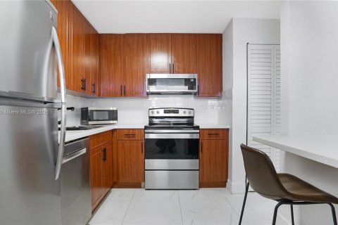 Condo in Miami Beach, Florida, 2 bedrooms  № 1973531 - photo 5