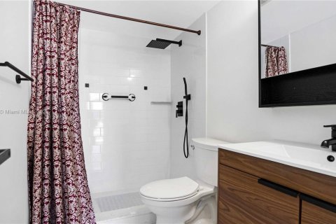 Condo in Miami Beach, Florida, 2 bedrooms  № 1973531 - photo 18