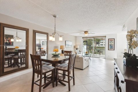 Condo in Pembroke Pines, Florida, 2 bedrooms № 1958432 - photo 3