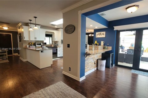 House in Coral Springs, Florida 4 bedrooms, 181.53 sq.m. № 1777815 - photo 3