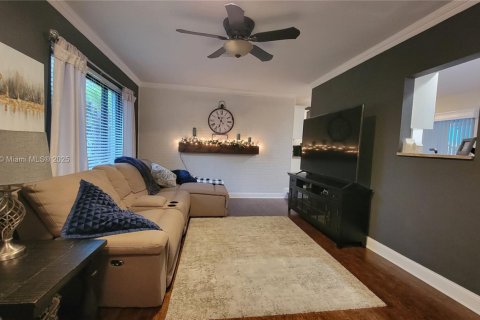 House in Coral Springs, Florida 4 bedrooms, 181.53 sq.m. № 1777815 - photo 15