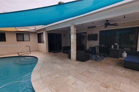 House in Coral Springs, Florida 4 bedrooms, 181.53 sq.m. № 1777815 - photo 29