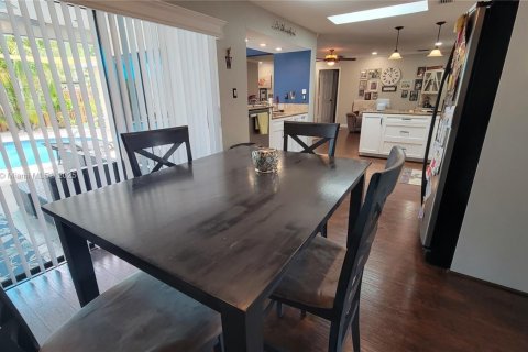 House in Coral Springs, Florida 4 bedrooms, 181.53 sq.m. № 1777815 - photo 17