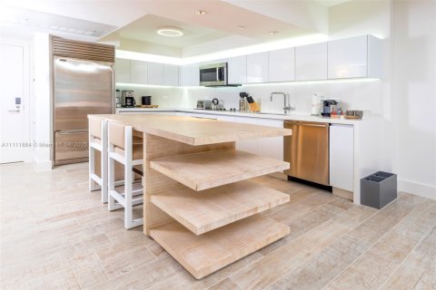 Condominio en alquiler en Miami Beach, Florida, 1 dormitorio, 82.96 m2 № 1957343 - foto 3