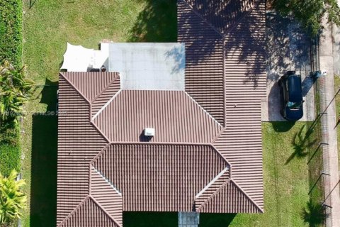 Casa en venta en Coral Gables, Florida, 4 dormitorios, 218.6 m2 № 1982207 - foto 3