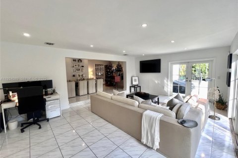 Casa en venta en Coral Gables, Florida, 4 dormitorios, 218.6 m2 № 1982207 - foto 13